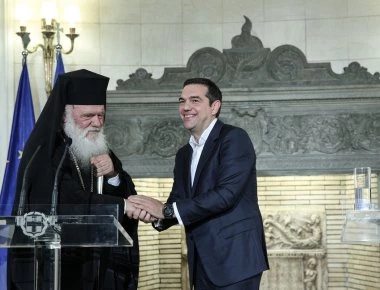 «Ελιγμός» Κυβέρνησης με Εκκλησία - «Θα εξαντλήσουμε κάθε περιθώριο διαλόγου» λέει τώρα ο Δ.Τζανακόπουλος